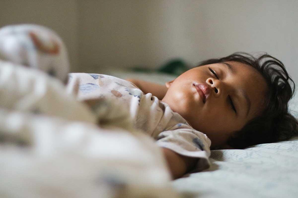 Ano ang Gagawin Kapag Ayaw Matulog Mag-isa ang Bata?
